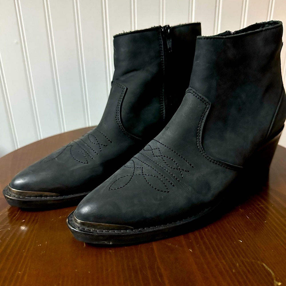 Women’s Steve Madden black cowgirl booties